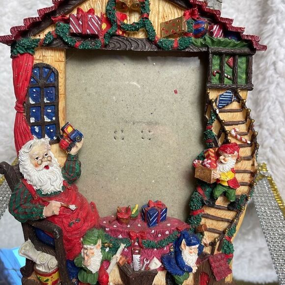 GRANDEUR NOEL POLYRESIN SANTA WORKSHOP HANDPAINTED PHOTO FRAME 5x6. - Picture 3 of 15